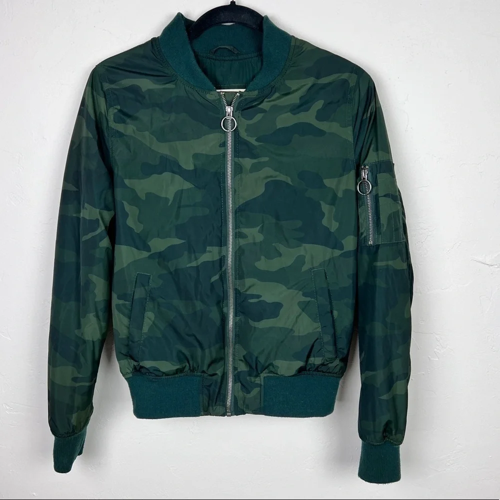 Garage women's camo bomber jacket small
